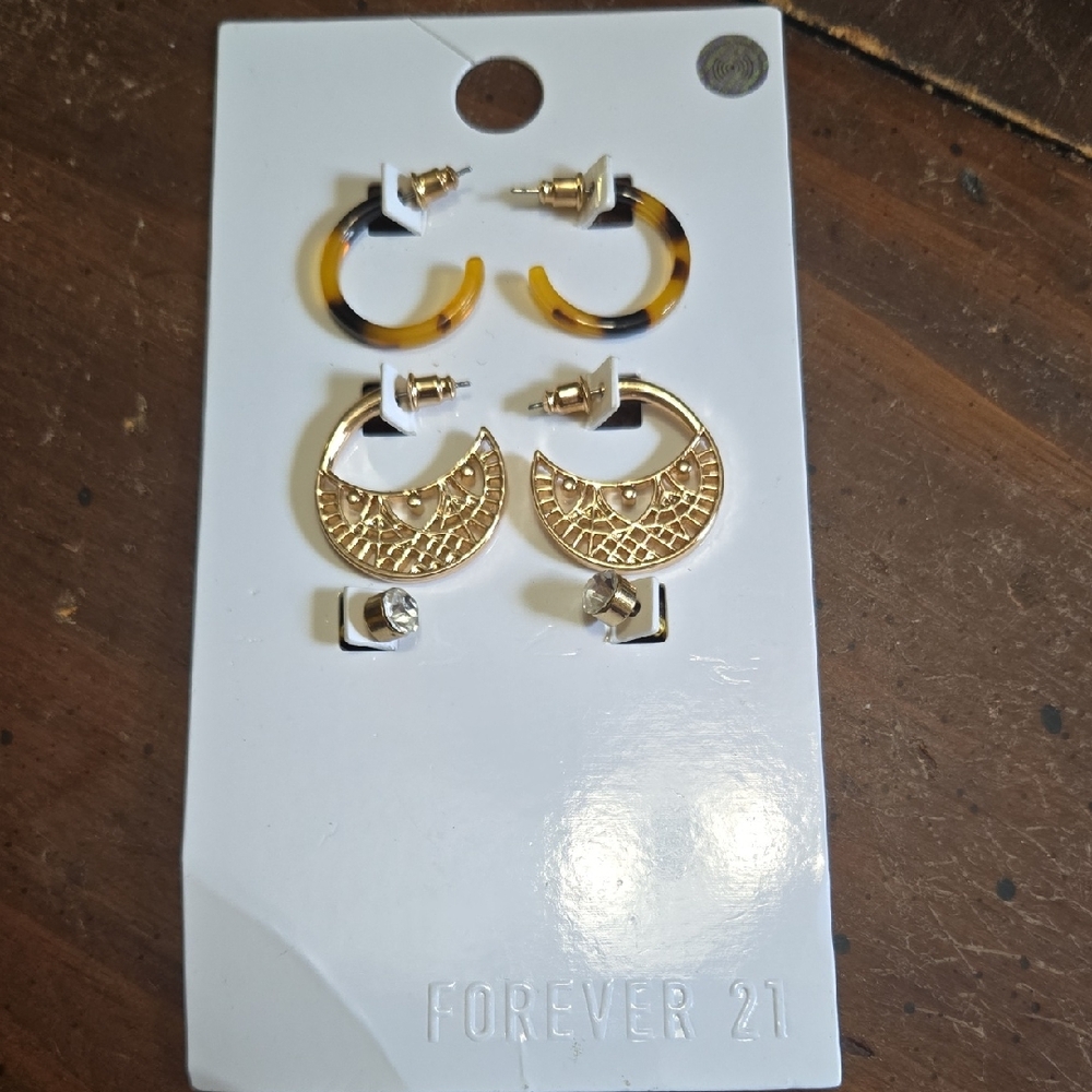 Forever 21 Gold Tone Filigree and Tortise Shell Hoop Earrings Set (3)